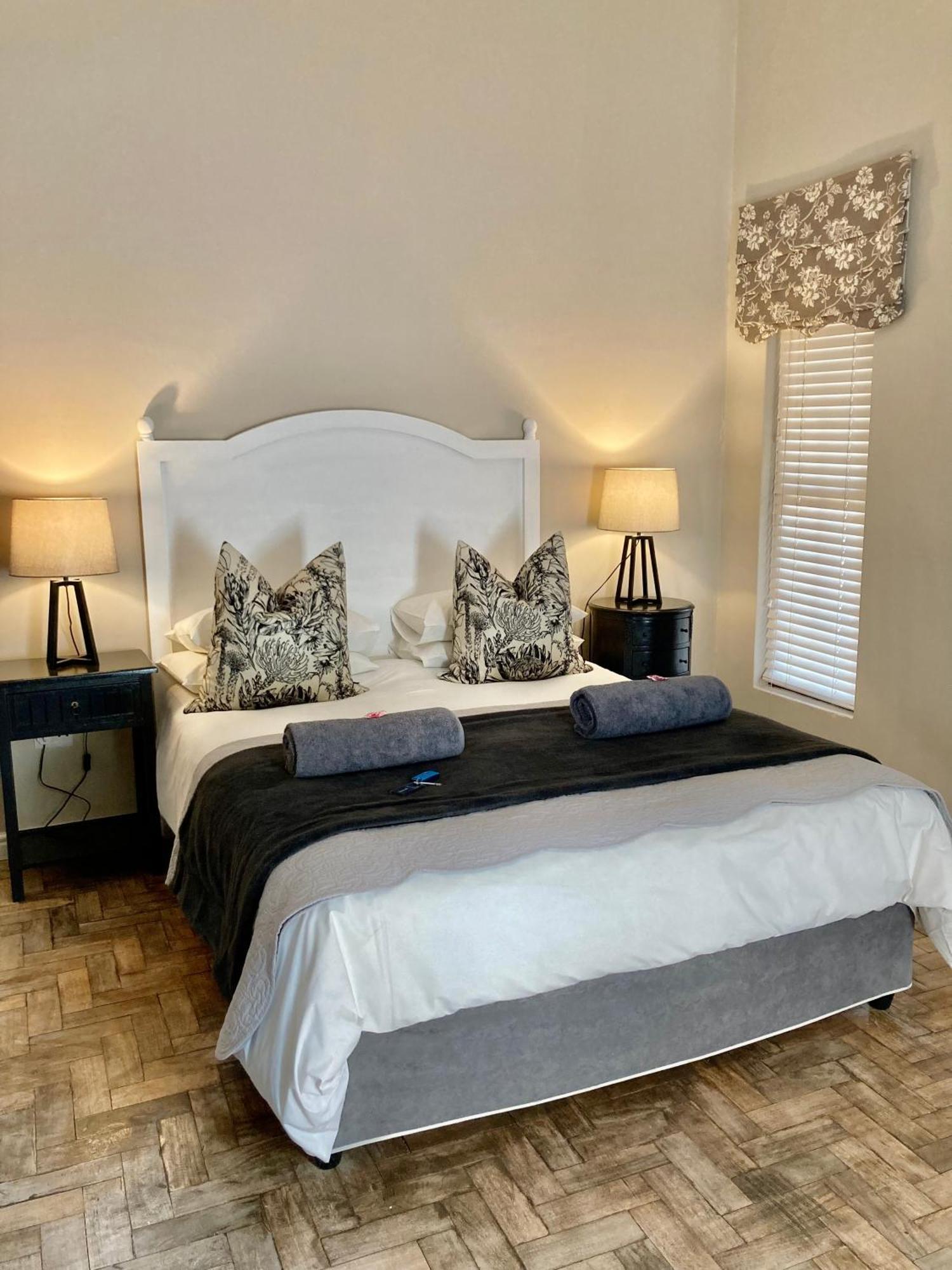 The Merino Guest House Beaufort West Exteriör bild
