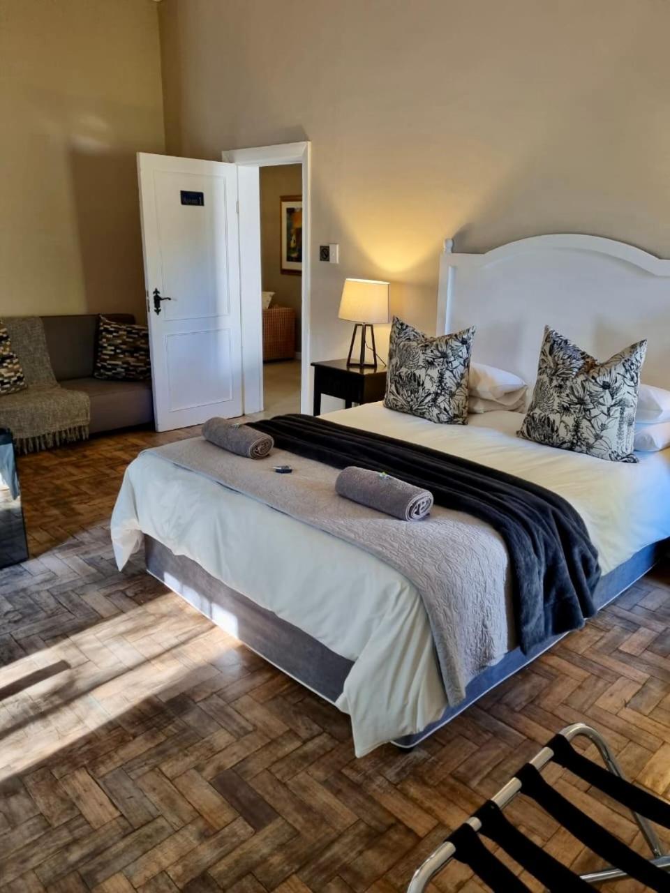 The Merino Guest House Beaufort West Exteriör bild